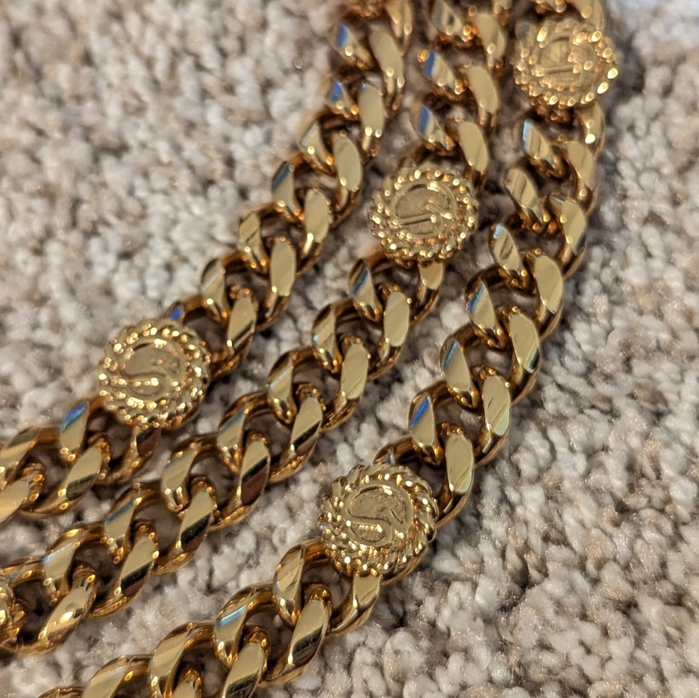 Stunning St. John Vintage 1980's-90'    Gold Chain Belt with Medallion Accents - Picture 13 of 17